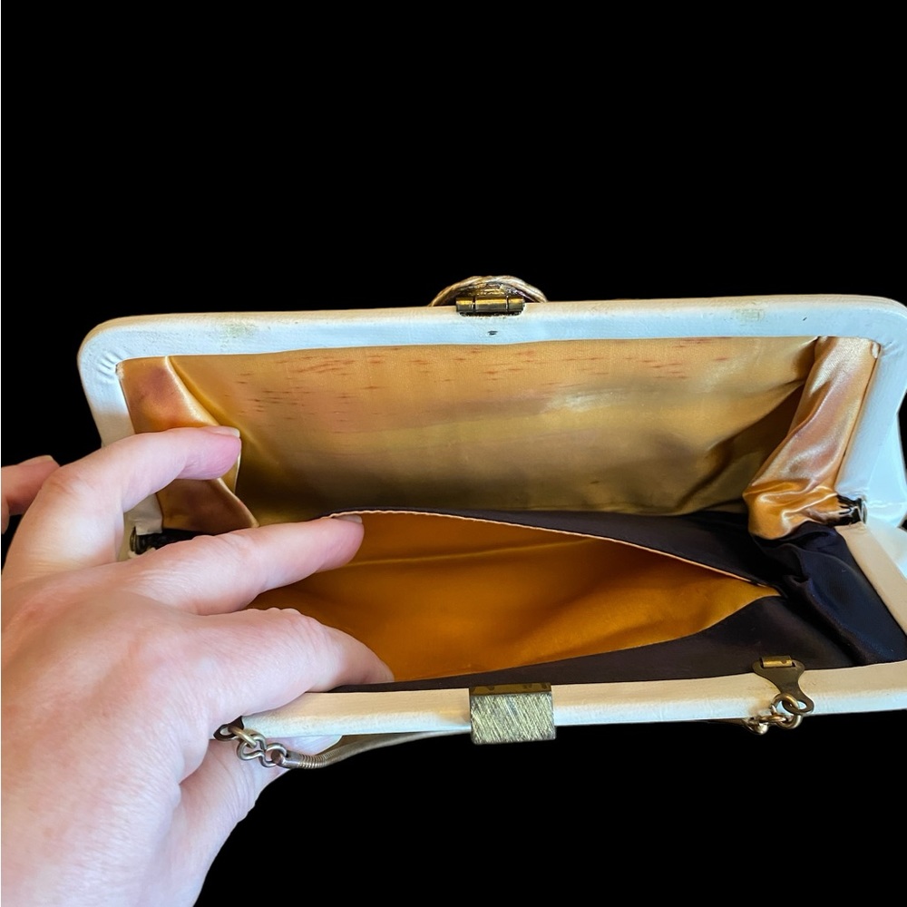 ✨ Gorgeous Mid-Century Vintage White Frame Clutch ✨ - Picture 5 of 5